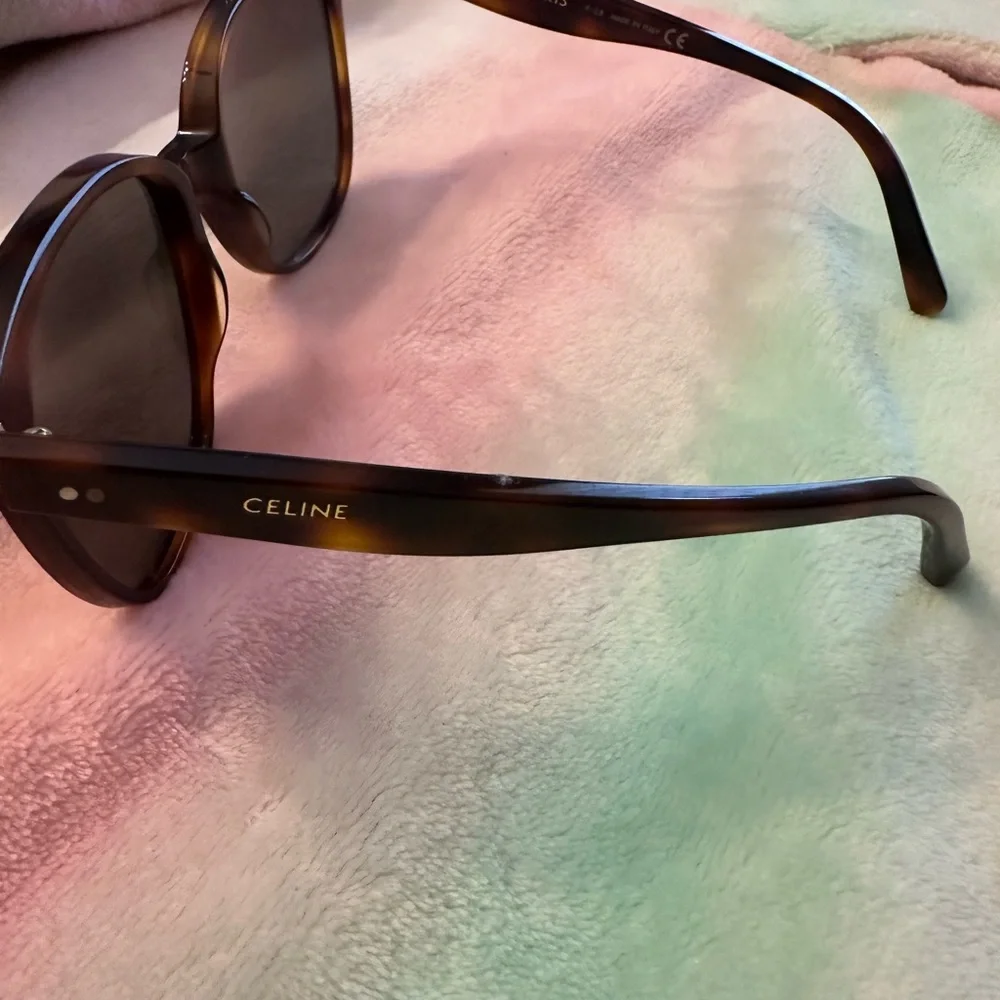 Celine - Picture 3 of 3